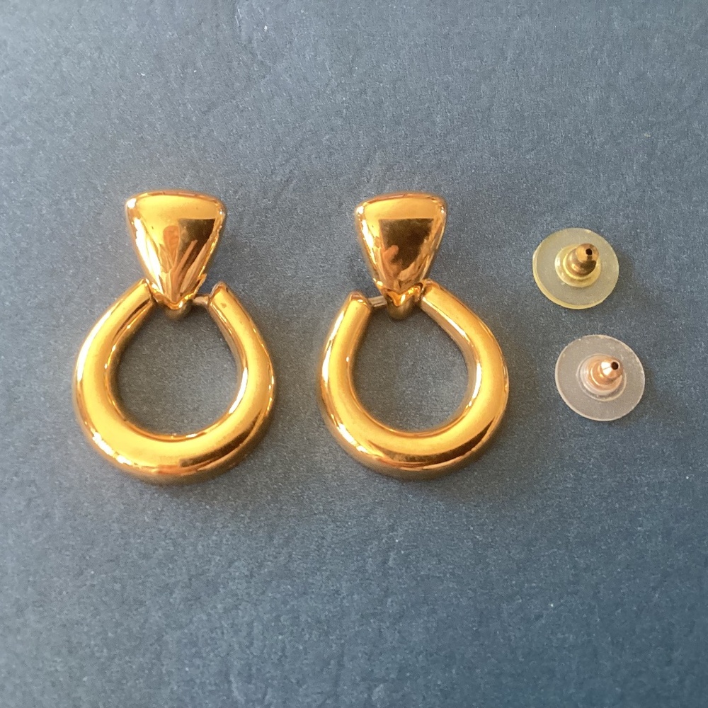 Vintage signed Monet post earrings in Goldtone